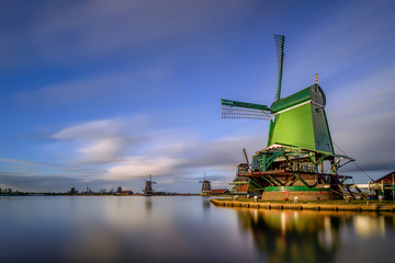 Fototapeta na wymiar Green Windmill at Zaanse Schans
