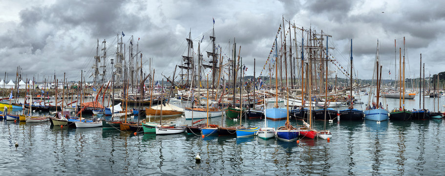 FRANCE. DOUARNENEZ-JULY-20, 2012: festival of sailing in the port of Brest: FRANCE. DOUARNENEZ-JULY-20, 2012
