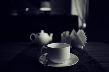 Obraz na płótnie Canvas teapot and cup of tea at a cafe
