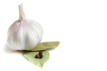 Garlic head, bay leaf and black pepper