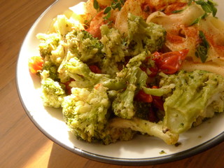 Dumplings with broccoli and chilli powder
