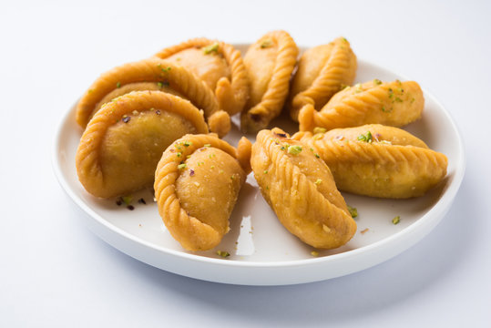 Plate Containing Hot Empanadas Background, Gujiya Picture Background Image  And Wallpaper for Free Download