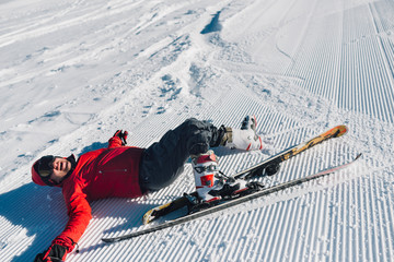 competitor fell while skiing