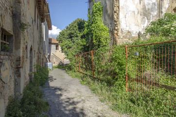 Ruderi di Toiano, il paese abbandonato.