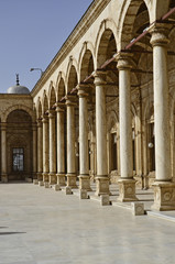 Fototapeta premium Alabaster-Moschee, Innenhof mit Säulengang, Kairo