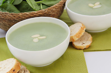 Vegetable spinach soup with almonds and wholemeal bread.