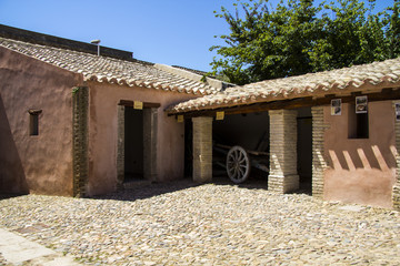 QUARTU S.E., ITALIA - MAGGIO 12, 2012: Monumenti aperti 2012 - cortile interno della casa...