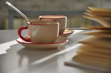 Relax con libro e caffè