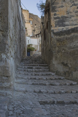 Dettaglio dei vicoli stretti dei Sassi di Matera, dall 1993 patrimonio UNESCO. La città è conosciuta proprio per gli storici rioni Sassi, che ne fanno una delle città abitate più antiche al mondo