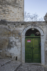 Casa in vendita nei Sassi di Matera, dall 1993 patrimonio UNESCO. La città è conosciuta proprio per gli storici rioni Sassi, che ne fanno una delle città ancora abitate più antiche al mondo
