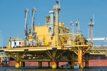 Offshore construction platform