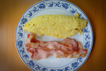 Omlet with bacon