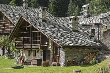 Fototapeta na wymiar Traditioneller Baustil im nördlichen Piemont