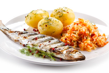 Grilled fish with potatoes