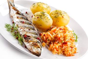 Grilled fish with potatoes