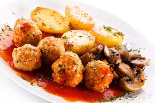 Roast meatballs with potatoes