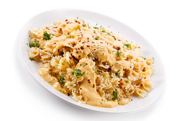 Pasta with green vegetables and sesame sauce
