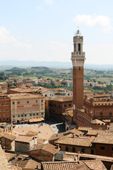 Fototapeta premium Blick auf den Piazza del Campo mit Palazzo Pubblico in Siena