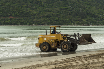 Obraz premium CONSTRUÇÃO NA PRAIA