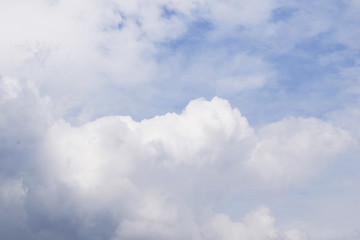 Obraz premium Blue sky with white clouds background in cloudy day