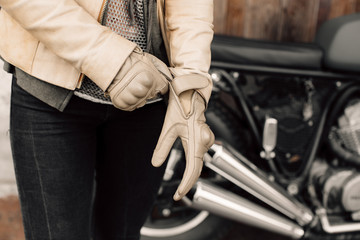 Motorcycle kaferacers. Girl dress leather gloves. Beige leather gloves. Gloves for motorcycle...