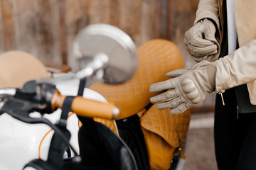 Motorcycle kaferacers. Girl dress leather gloves. Beige leather gloves. Gloves for motorcycle...