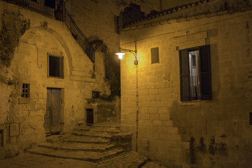 Vicoli di Matera durante la notte