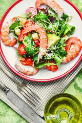 Salad with shrimp,tomatoes and avocado