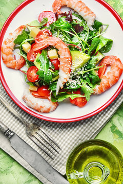 Salad with shrimp,tomatoes and avocado