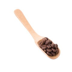 Obraz premium Arabica coffee beans in wooden spoon on white background