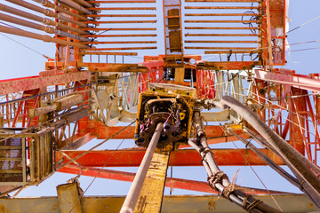 look up view for drilling top drive system and rig mast