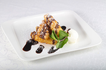 Crispy banana with ice cream