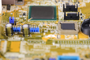 Hauptplatine im Computer mit Transistoren und CPU