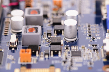 Hauptplatine im Computer mit Transistoren und CPU