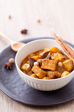 Spicy muslim curry (Massaman curry), Vegetarian food, Vegan food