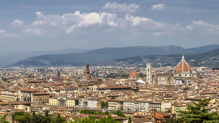 Fototapeta na wymiar Beautiful aerial view of the historic center of Florence, Italy, from Piazzale Michelangelo, on a sunny day