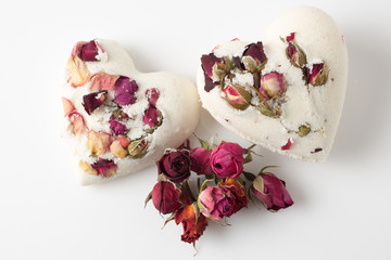 Bomb salt bath decorated with dried roses