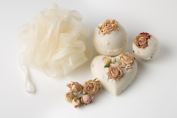 Bomb salt bath decorated with dried roses