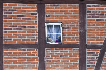 Fototapeta na wymiar Fachwerkhaus mit Fensterdekoration