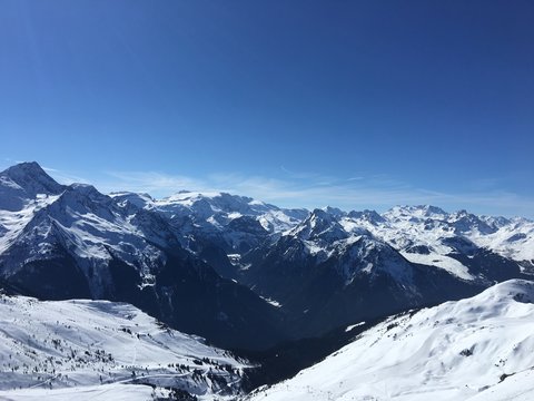 Montagne sous le soleil de la plagne macot 