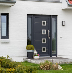 Naklejka premium Moderne graue Haustür und Glas