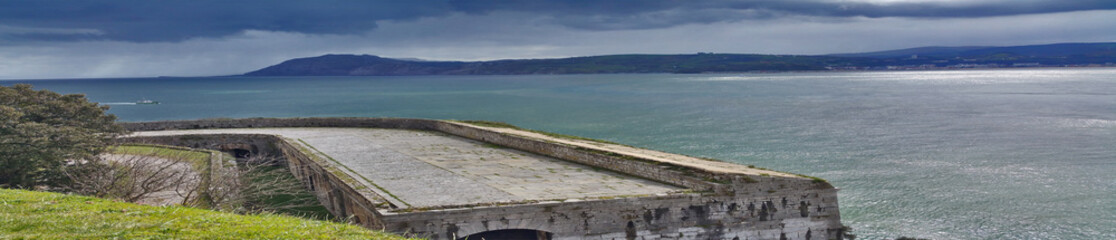 Obraz premium View of the water from the wall of the old fort. Panoramic photo