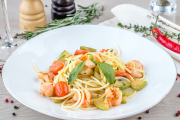 Spaghetti with shrimp and zucchini