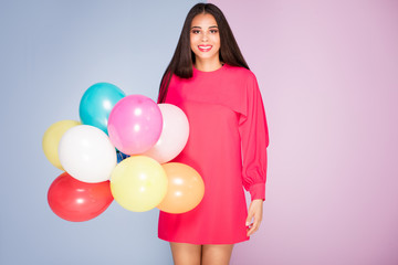 Fototapeta premium Smiling african american girl with balloons.