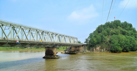 ハンロン橋　タインホア　ベトナム