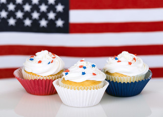 Patriotic cupcakes with American flag in the background