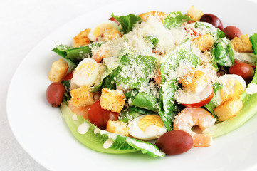 caesar salad with prawns and olives