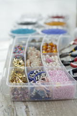 Beats handiwork women's jewelry making. 