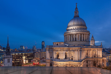 Fototapeta premium London night view on St Paul's Cathedral background