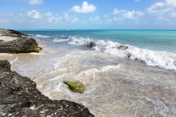 Fototapeta na wymiar Sea shore. The coastline of the Caribbean sea. Cloudy sky on a partly sunny day.